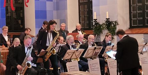Advent um Kirche und Risthütte