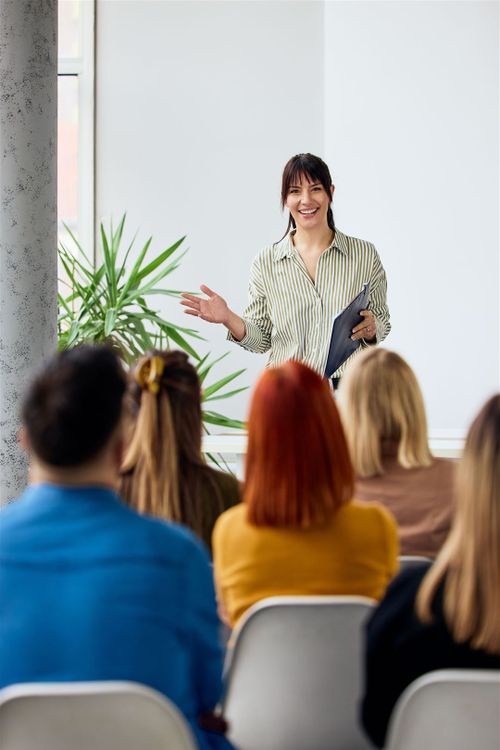 Sicher vor Gruppen sprechen: Rhetorik Schritt für Schritt