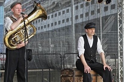 AXENSPRUNGTHEATER: DER AUSWANDERER 
